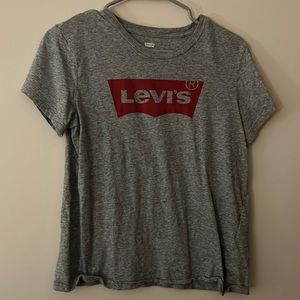 Levi’s tee